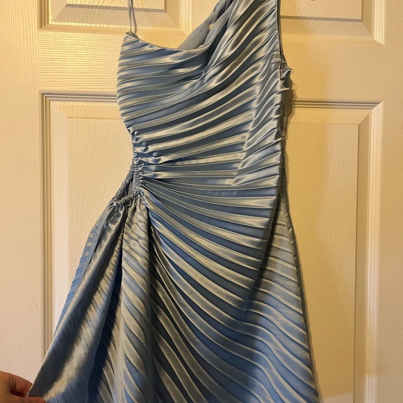 Baby blue, one shoulder, satin pleated mini dress with adjustable side keyhole - Picture 2 of 4